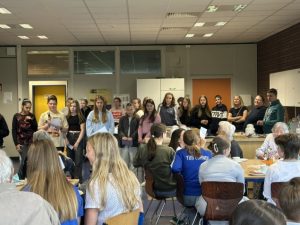 Mehr über den Artikel erfahren Frühlingsfest mit befreundeten Senioren