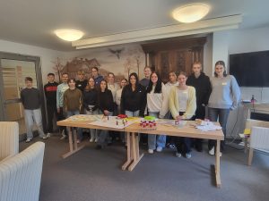 Mehr über den Artikel erfahren Gemeinsames Basteln von Brettspielen