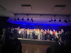 Mehr über den Artikel erfahren Weihnachtsliches Cajón-Konzert der 5. Klassen