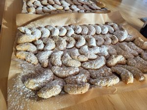 Mehr über den Artikel erfahren Generationenkochprojekt: Weihnachtliches Backen verbindet
