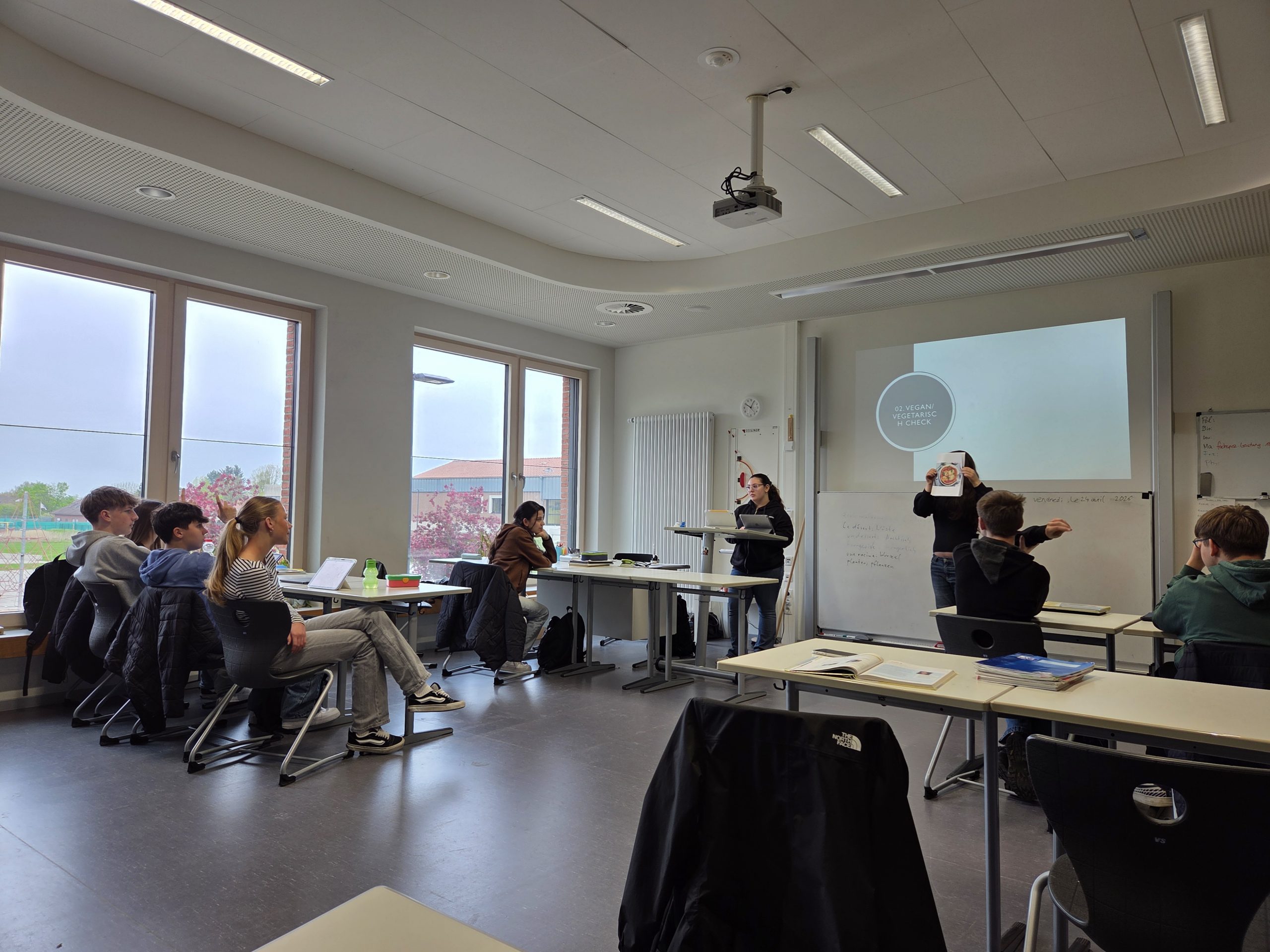 Mehr über den Artikel erfahren Oberstufe erleben – Die Herman-Nohl-Schule zu Gast an der Moli
