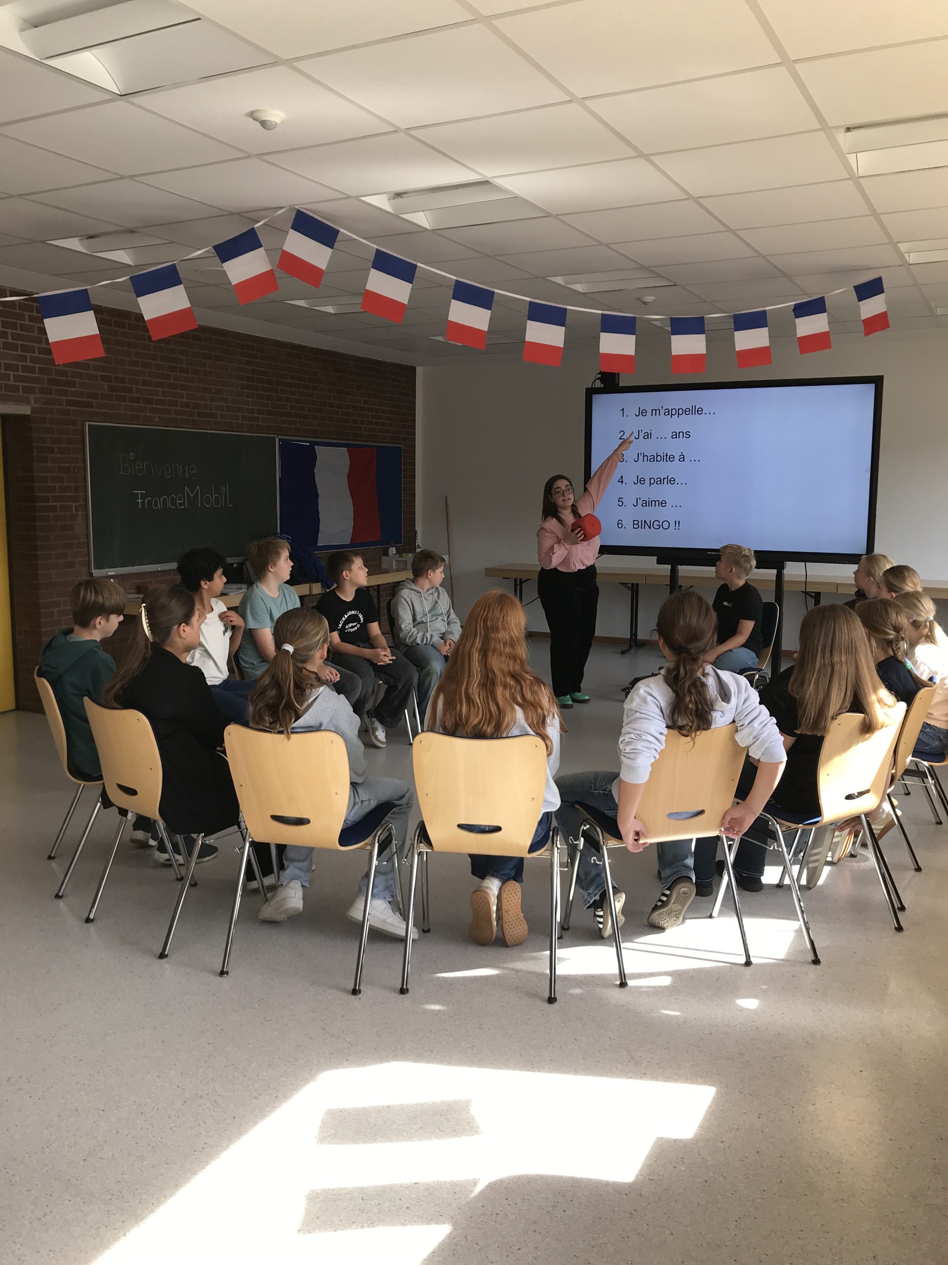 Mehr über den Artikel erfahren „Vive la langue française!“ – FranceMobil zu Gast